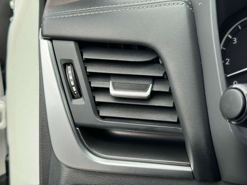 Used 2023 Nissan Rogue SV image 23