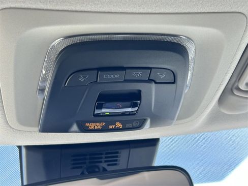 Used 2025 Toyota Corolla LE image 18