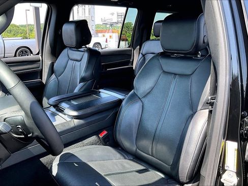 Used 2024 Jeep Wagoneer L Series II w/ Flexible Seating Group AWD/4WD image 23