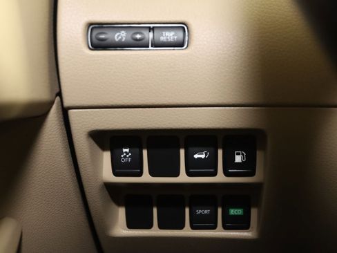 Used 2018 Nissan Rogue SV image 27