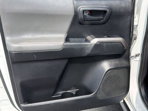 Used 2021 Toyota Tacoma SR5 RWD image 31