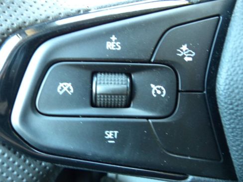 Used 2025 Chevrolet Trax LT image 24