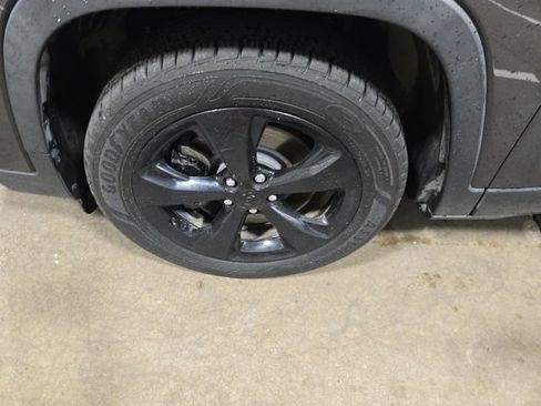 Used 2020 Jeep Cherokee Latitude Plus FWD image 11