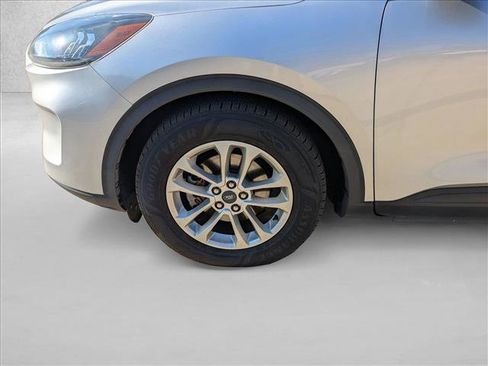 Used 2020 Ford Escape SE image 23
