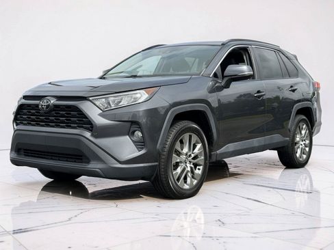 Used 2020 Toyota RAV4 XLE Premium FWD image 4