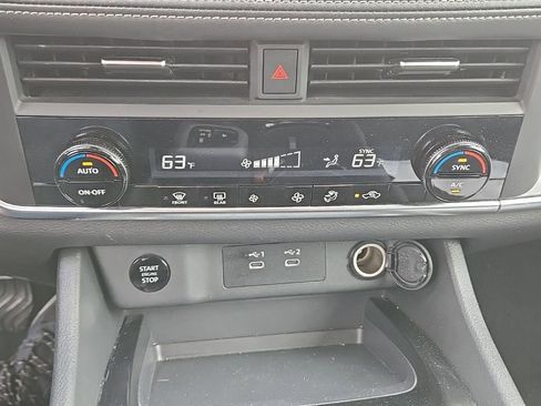 Used 2024 Nissan Rogue SV image 25