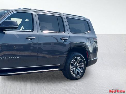 Used 2022 Jeep Wagoneer Series III AWD/4WD image 9