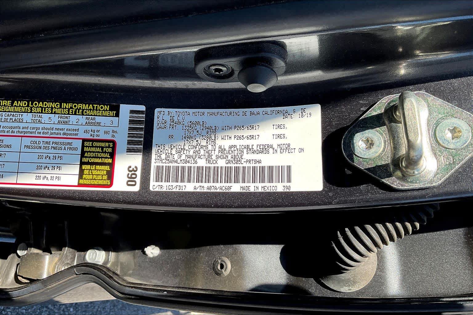 Used 2020 Toyota Tacoma TRD Sport AWD/4WD image 33