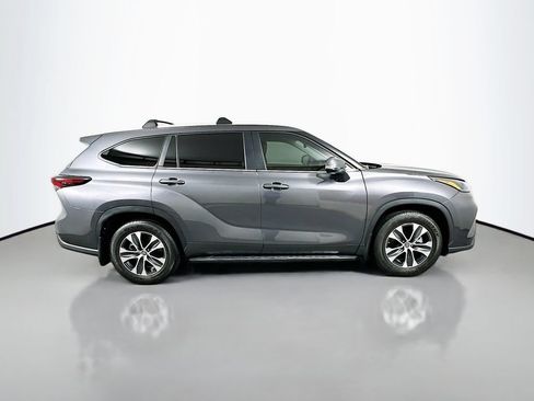 Certified 2024 Toyota Highlander XLE FWD image 4