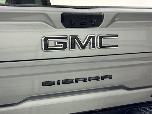 Used 2024 GMC Sierra 3500 AT4 w/ Technology Package AWD/4WD image 9