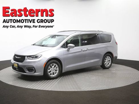 Used 2021 Chrysler Pacifica Touring-L FWD image 59
