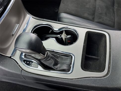 Used 2022 Jeep Grand Cherokee Laredo X image 17