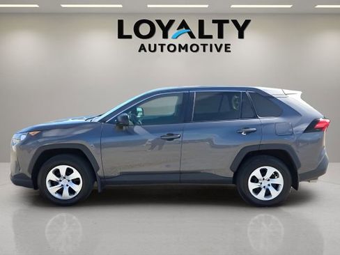 Used 2022 Toyota RAV4 LE image 2