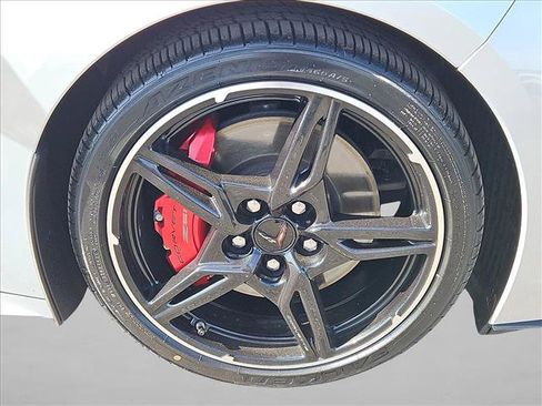 Used 2022 Chevrolet Corvette Stingray Preferred Cpe w/ Z51 Performance Package RWD image 28