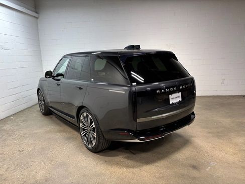 Used 2023 Land Rover Range Rover SE image 9