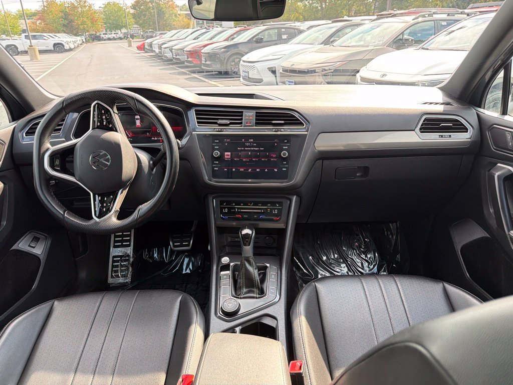 Used 2024 Volkswagen Tiguan SE R-Line AWD/4WD image 17