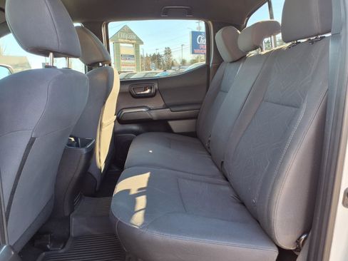 Used 2019 Toyota Tacoma TRD Sport image 7