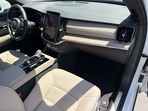 Certified 2025 Volvo XC90 B6 Core AWD/4WD image 26