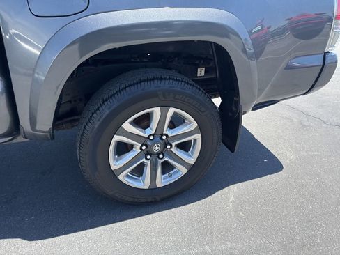Used 2016 Toyota Tacoma Limited w/ Towing Package AWD/4WD image 11