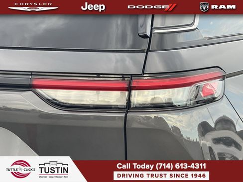 Used 2023 Jeep Grand Cherokee 4WD 4xe image 9