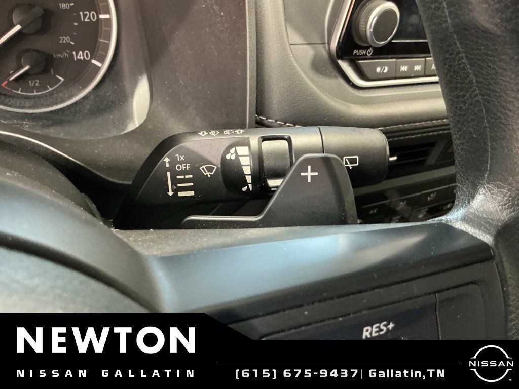 Used 2023 Nissan Rogue S FWD image 28
