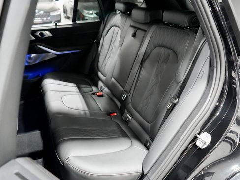 Used 2025 BMW X5 M60i image 24