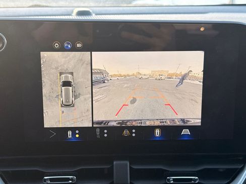 Used 2025 Chevrolet Equinox LT w/ Convenience Package II image 35