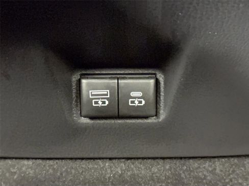 Certified 2025 Toyota Camry SE image 37