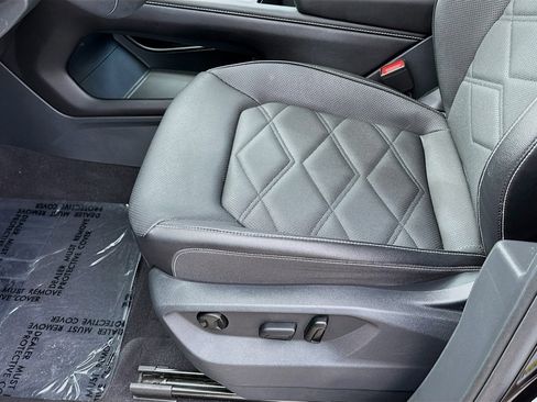 Used 2024 Volkswagen Atlas SE image 17