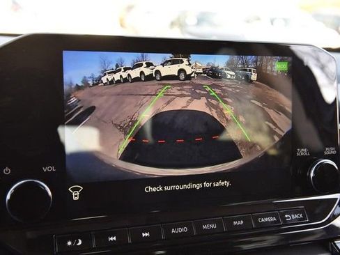 Certified 2024 Nissan Pathfinder SL image 16