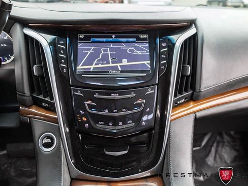 Used 2019 Cadillac Escalade ESV image 31