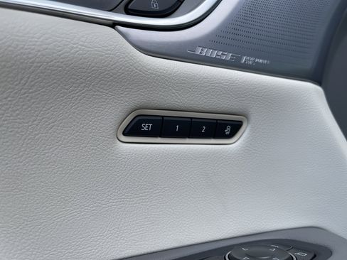 Certified 2025 Cadillac XT5 Premium Luxury image 19