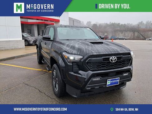 Used 2025 Toyota Tacoma TRD Sport AWD/4WD image 8