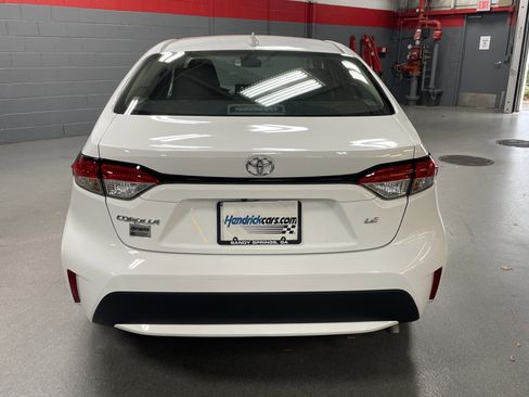 Certified 2022 Toyota Corolla LE image 9