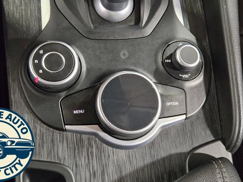 Used 2019 Alfa Romeo Giulia AWD image 19