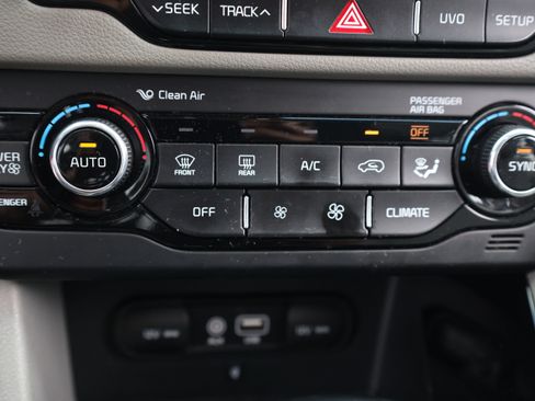 Used 2018 Kia Niro Touring FWD image 10