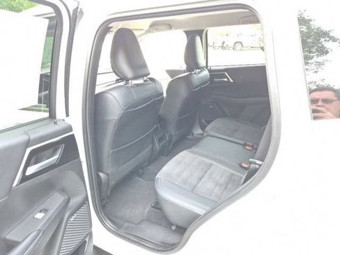 Used 2025 Mitsubishi Outlander SE AWD/4WD image 14