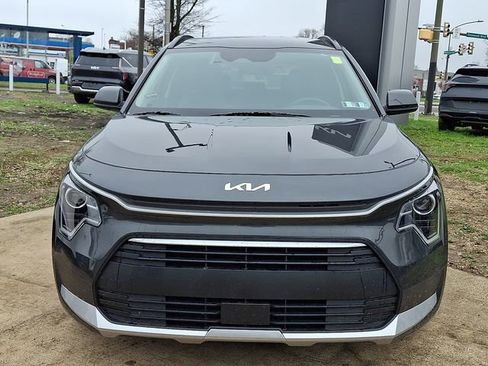 Certified 2025 Kia Niro EX w/ EX Cold Weather Package image 2