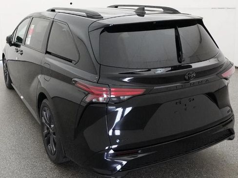 New 2026 Toyota Sienna XSE FWD image 6