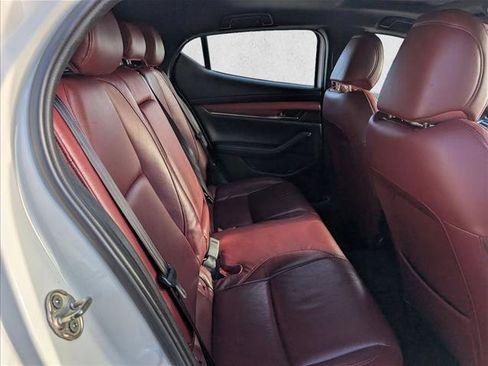 Used 2021 MAZDA MAZDA3 Hatchback w/Premium Plus Pkg image 17