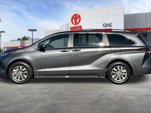 Used 2025 Toyota Sienna XLE image 8