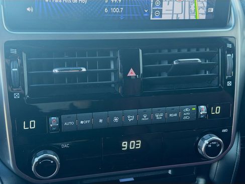 Used 2023 Lexus GX 460 Premium w/ Accessory Package AWD/4WD image 13