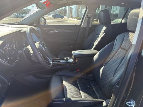 Used 2023 Buick Envision Avenir image 9