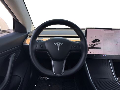 Used 2020 Tesla Model 3 Standard Range RWD image 12
