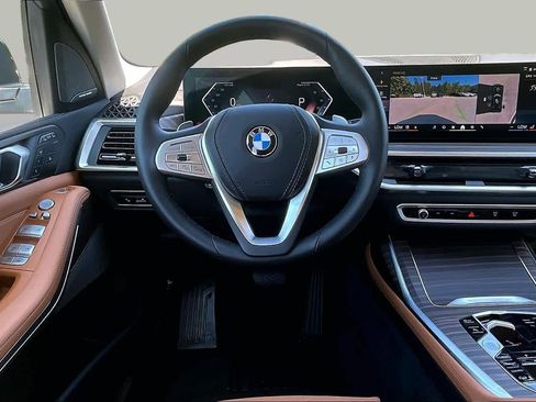 Used 2025 BMW X7 xDrive40i AWD/4WD image 5
