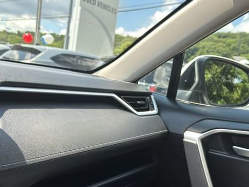 Certified 2025 Toyota RAV4 XLE AWD/4WD image 18