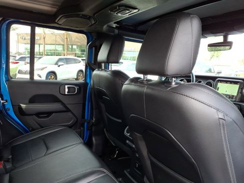 Used 2021 Jeep Wrangler Unlimited Sahara w/ Cold Weather Group image 13