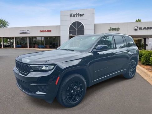 Certified 2024 Jeep Grand Cherokee Altitude AWD/4WD image 1