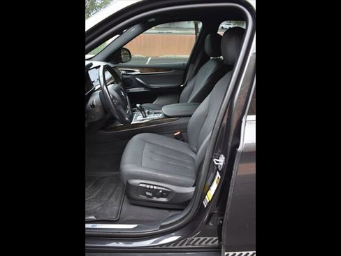 Used 2017 BMW X5 xDrive40e image 16