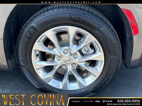 Used 2021 Chrysler Pacifica Touring-L w/ Premium & Safety Sphere Group AWD/4WD image 34